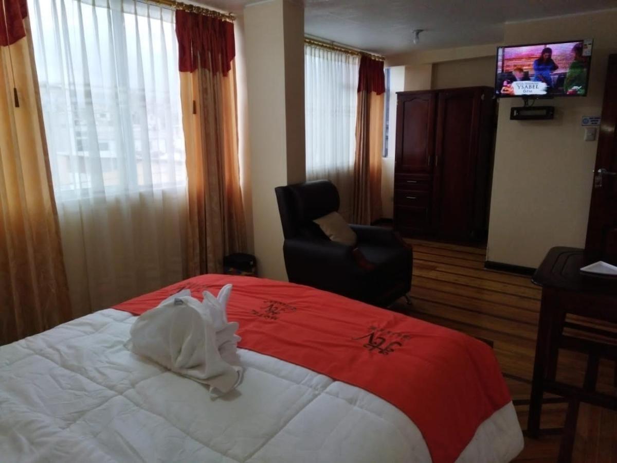 Hotel Velanez Suite Riobamba Bagian luar foto