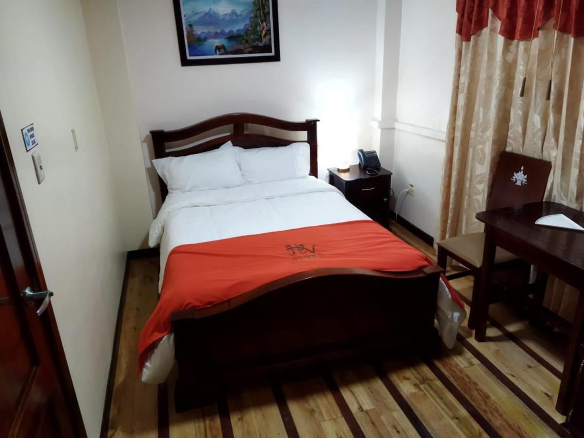 Hotel Velanez Suite Riobamba Bagian luar foto