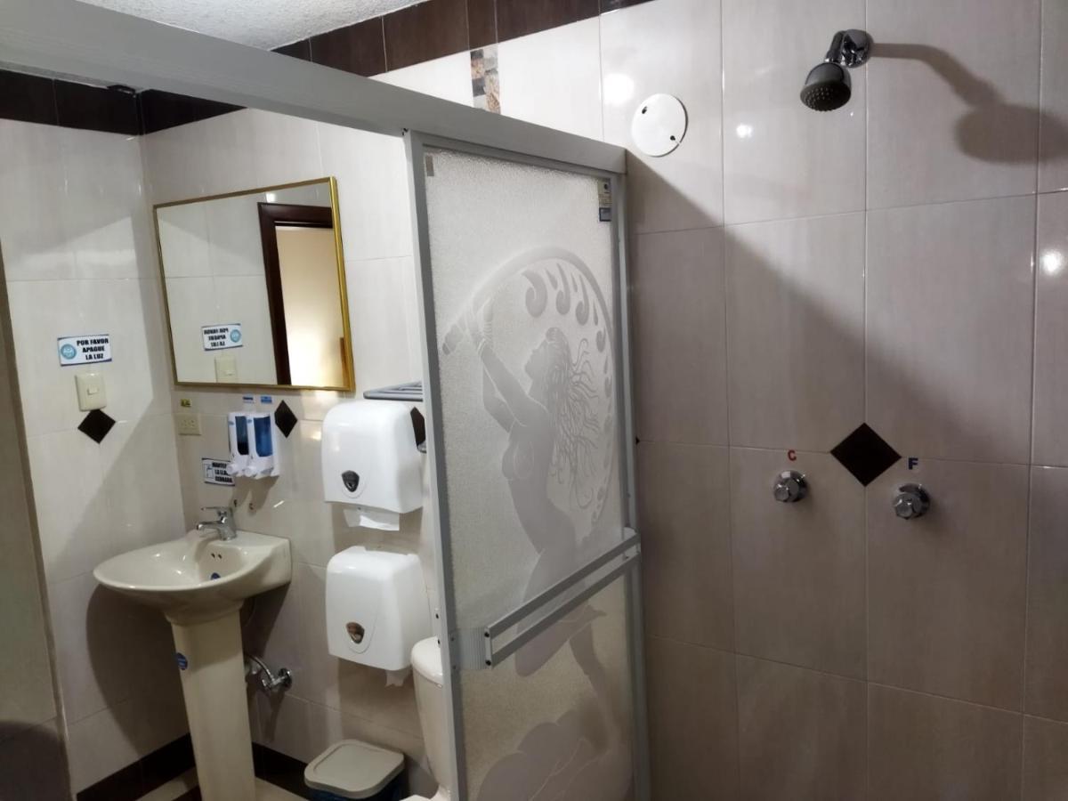 Hotel Velanez Suite Riobamba Bagian luar foto