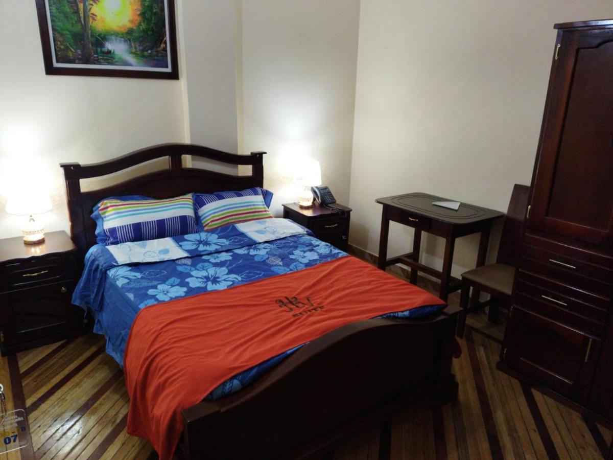 Hotel Velanez Suite Riobamba Bagian luar foto