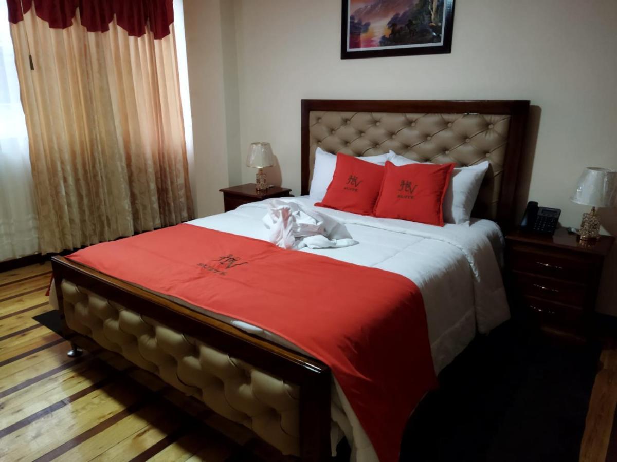 Hotel Velanez Suite Riobamba Bagian luar foto